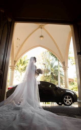 Imagem de uma noiva para o slide da página de empresa de transporte executivo.